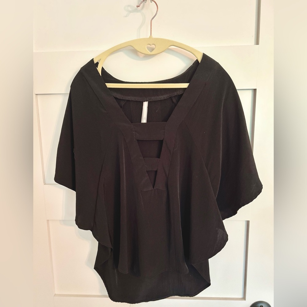 Solemio Deep V Cutout Top | Black | Size Small